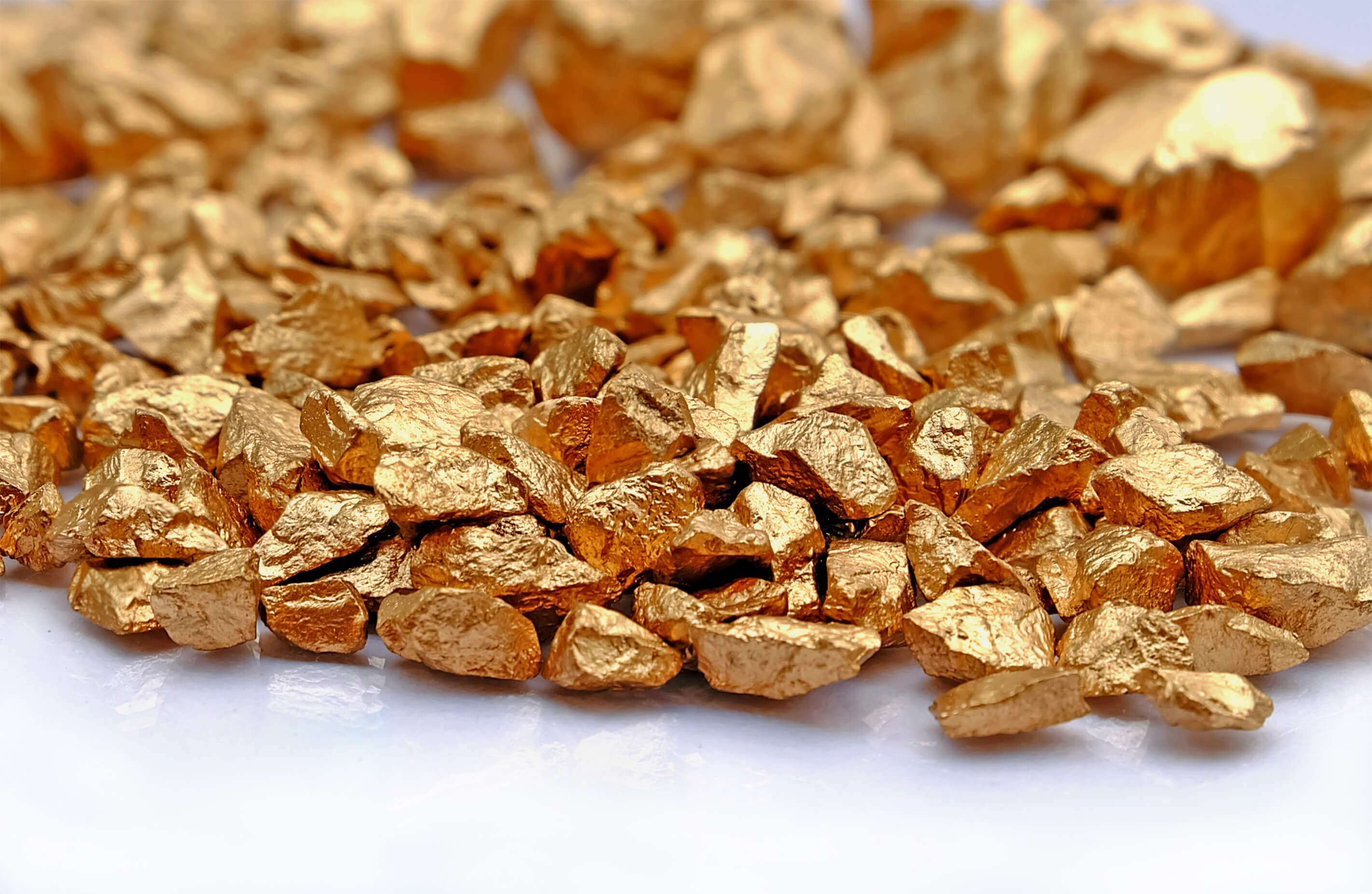 En momentos de incertidumbre, la apuesta por el oro siempre aparece en el horizonte. ¿Es buen momento para invertir en el metal amarillo?